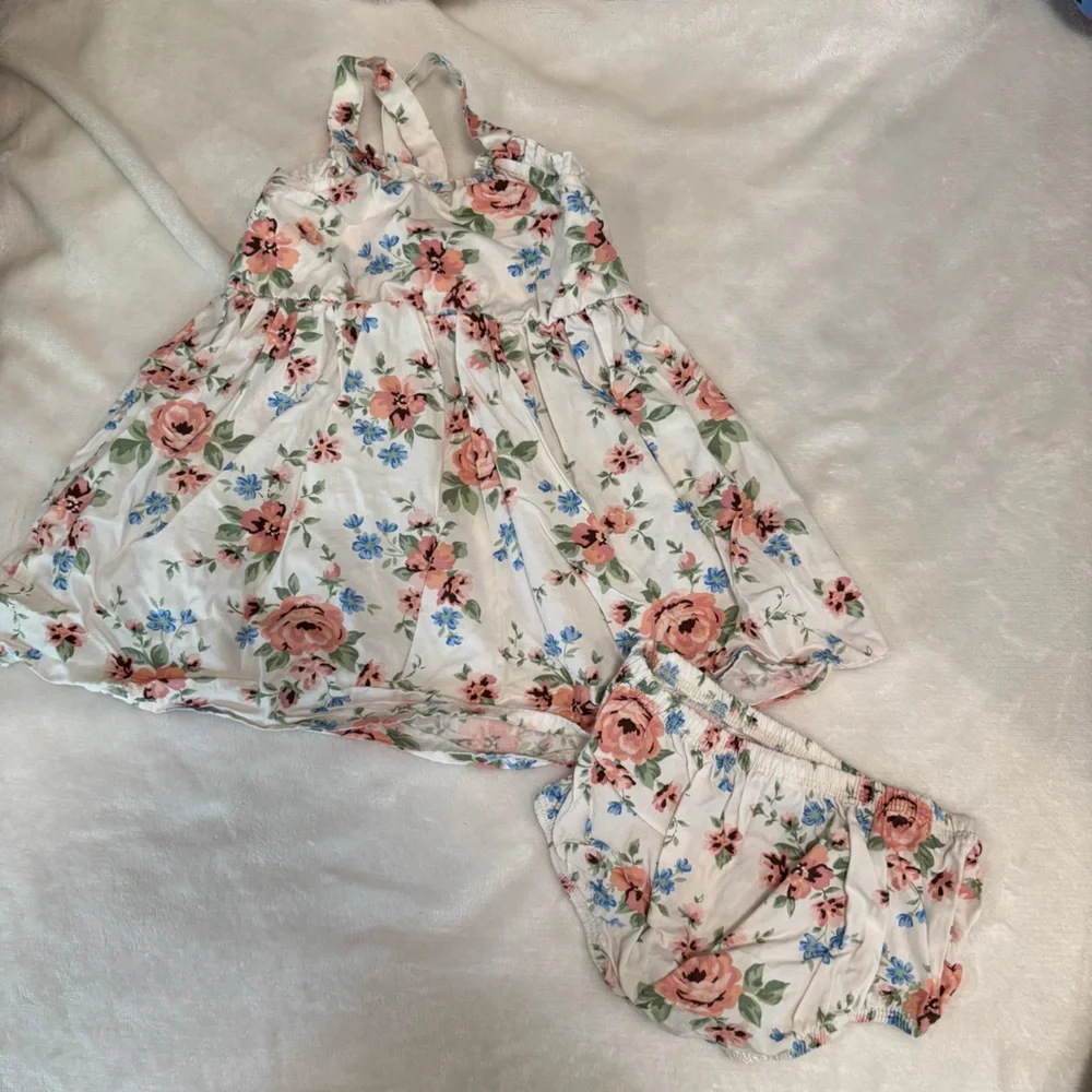 Baby girl summer floral Dress Size 12M White Floral matching diaper cover